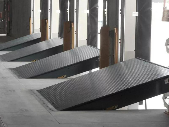 Master Well hydraulic dock leveler
