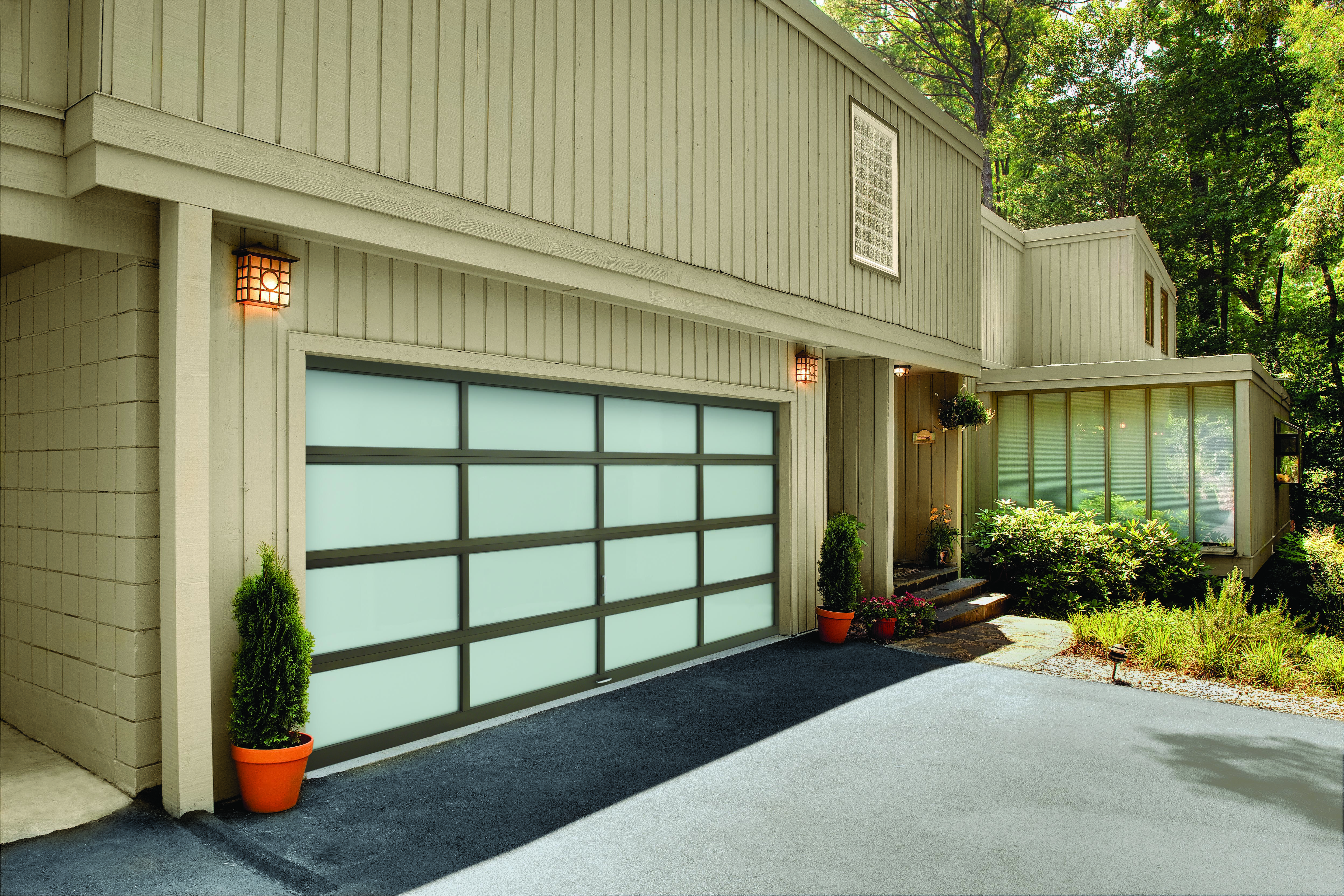 White Modern Insulated Glass Alumium Garage Door